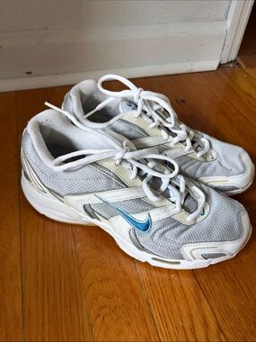 Women’s Nike Air Walking Sneakers (8)